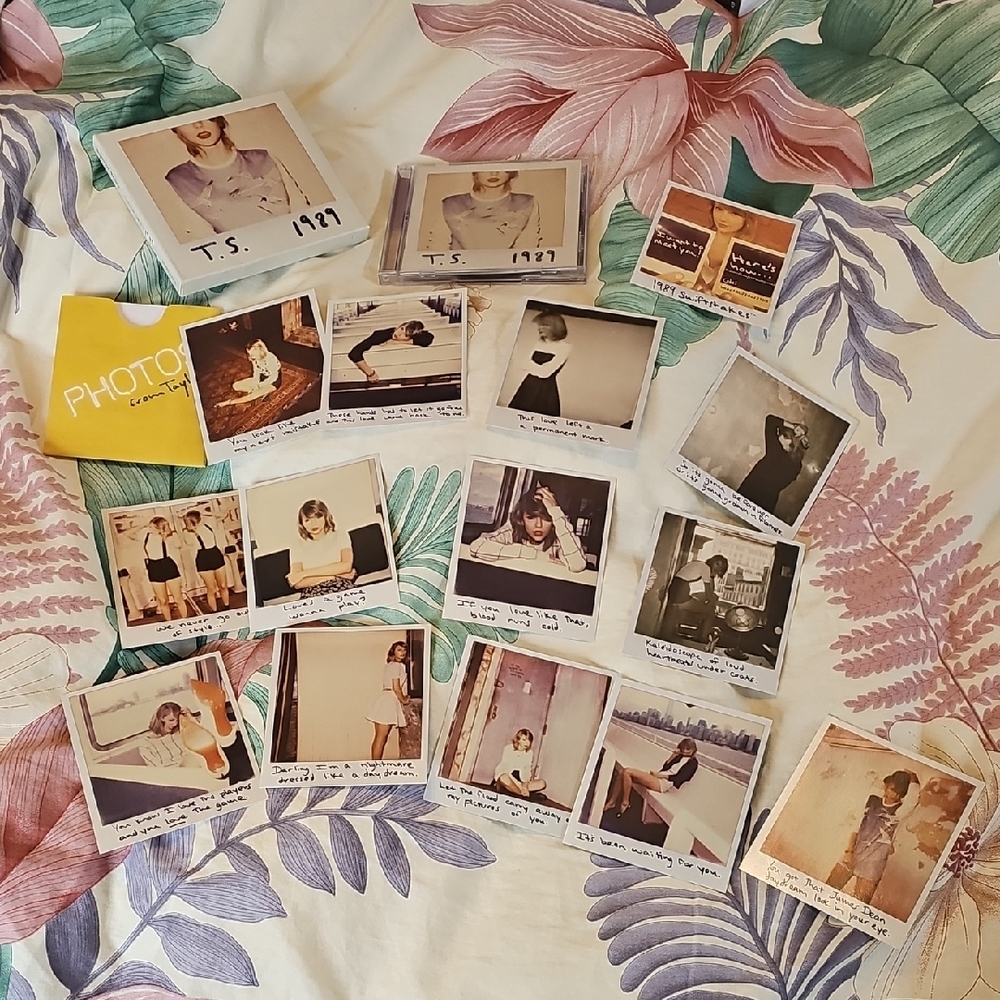 Taylor Swift 1989 CD With Polaroids #14 to #26